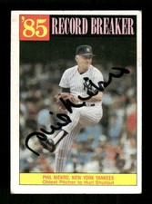 1986 Topps  Record Breaker #204 Phil Niekro  signed autograph crisp black sharpi