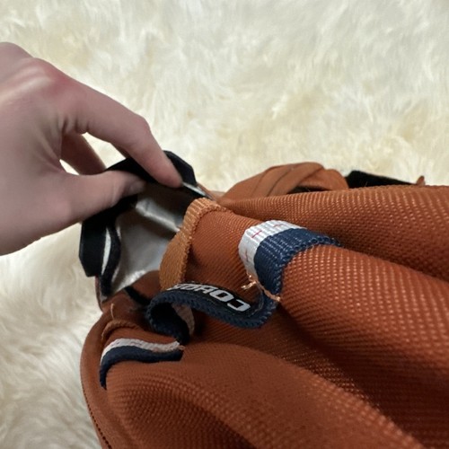 Auténtico Raro DC Shoe Co EE. UU. Y2K Cuero Patín Ropa de Calle Hombres Mochila - Imagen 14 de 23
