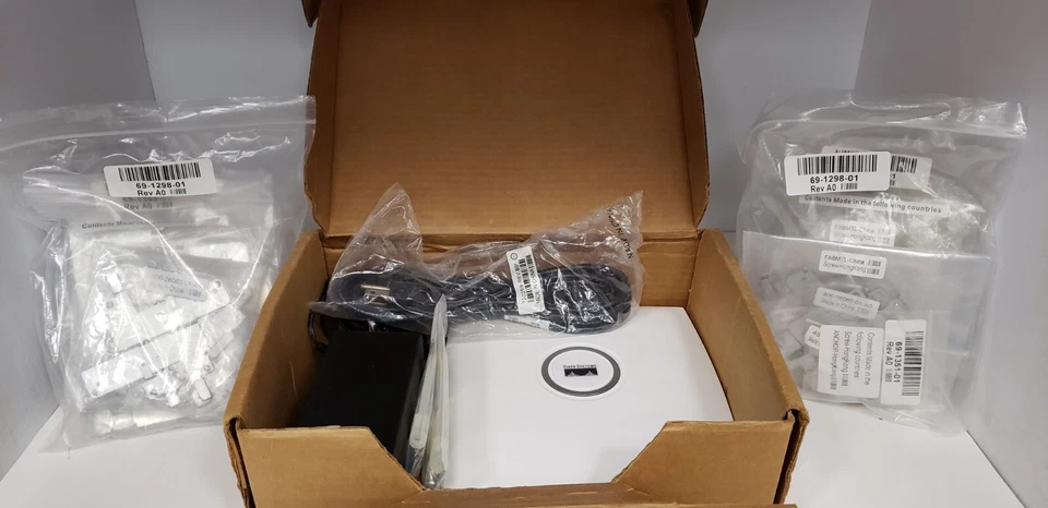 CISCO AIR-LAP1131AG-A-K9 AIRONET WIRELESS ACCESS POINT W/ADAPTER & INJECTOR, NIB - Image 2 of 4