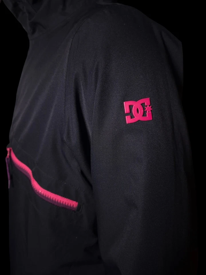 Jaqueta Cruiser DC USA Feminina 10k Impermeável Preta e Rosa Tamanho Médio Muito Bom Estado Usado - Imagem 4 de 4
