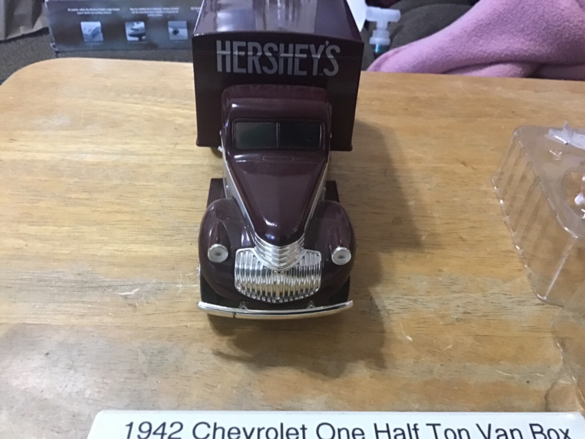 Liberty Classsics Diecast Hershey's Milk Chocolate 1942 Chevrolet