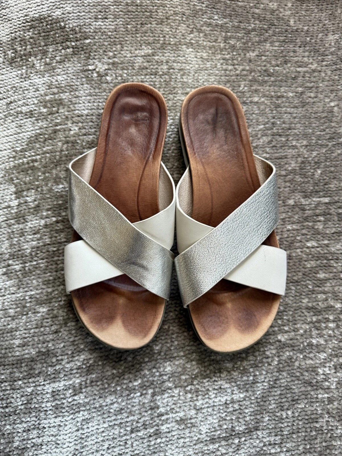 UGG Kari sandalo piatto slide spesso x cinturino pelle comodo 8 M donna