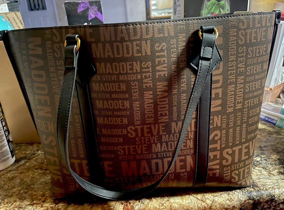 Bolso de hombro Steve Madden extra grande con bolsa con cremallera a juego Foto 3 de 4