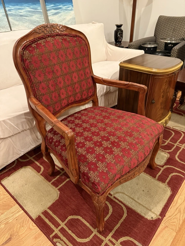 French Louis XV style carved wood fauteuil armchair with red damask upholstery - Image 4 of 4