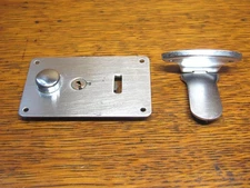 Vintage SINGER Featherweight 221 Carrying Case Latch & Lock Set