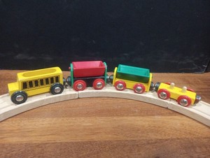 Brio Bus And Dump Cars Total Lot Of 4