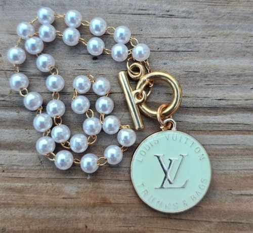Authentic Louis Vuitton Trunks And Bags Charm On Generic Faux Pearl Bracelet - Picture 1 of 3