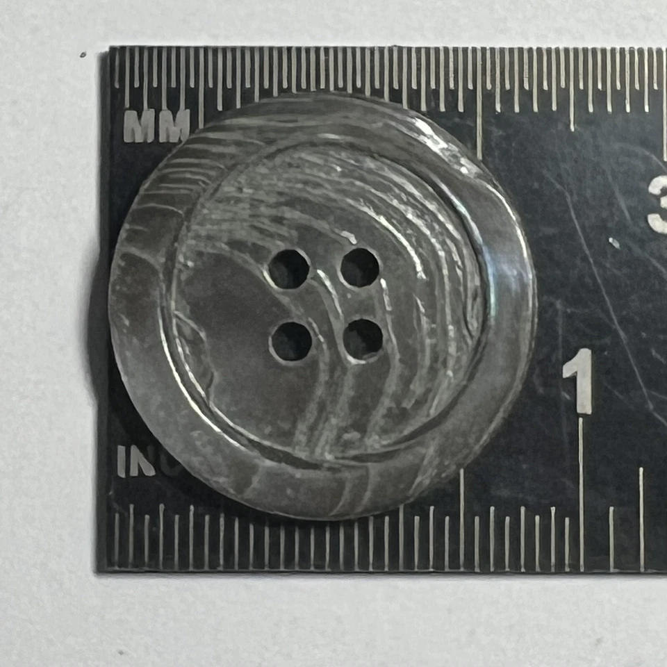 Rare "Zebra" Washibodo Shell Button Smoke/Rainbow w/Classic Rim 23mm,7/8" 4hole - Image 3 of 3