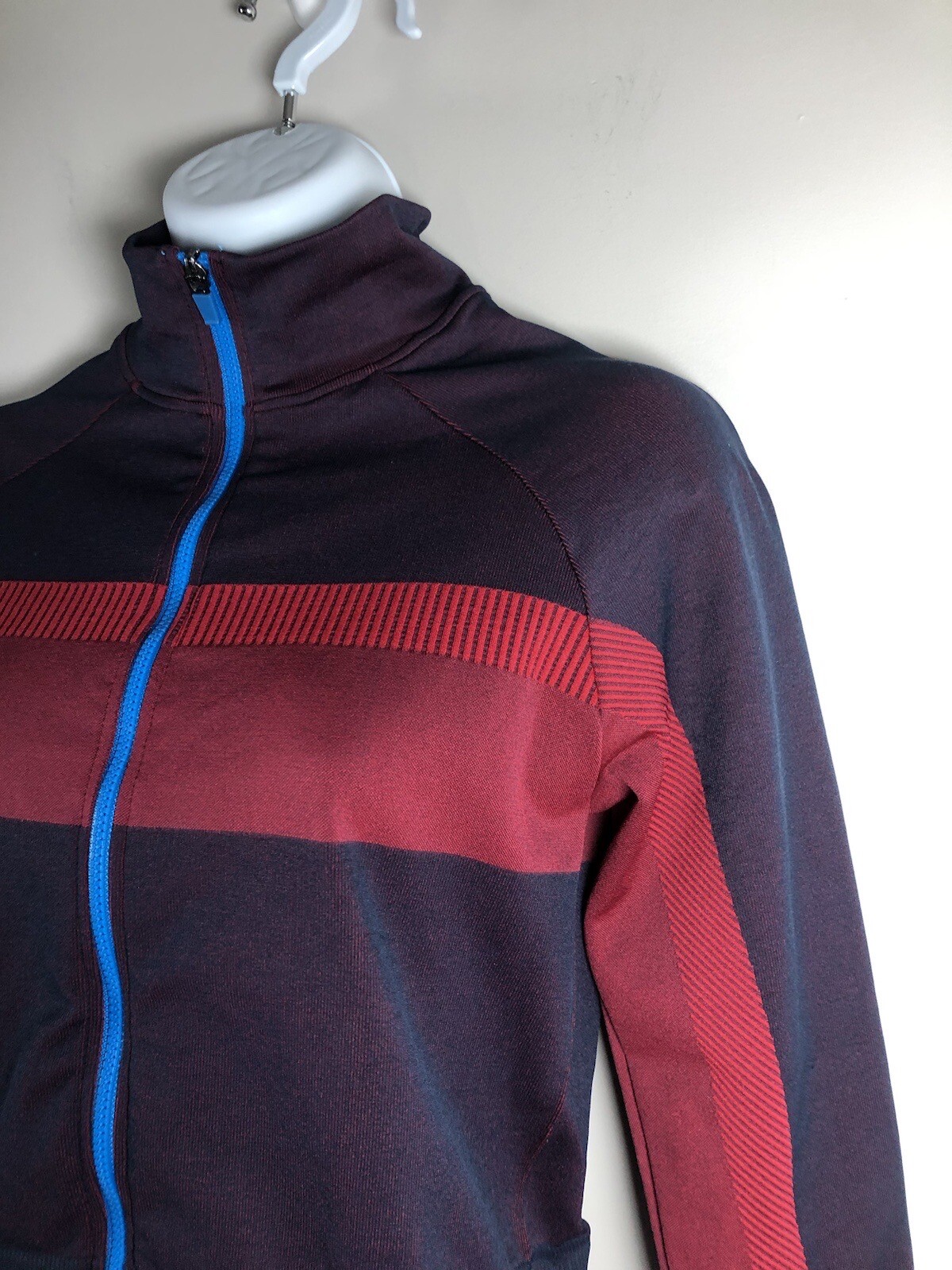 Fabletics Jacket Womens Large Red Blue Cropped Fu… - image 4