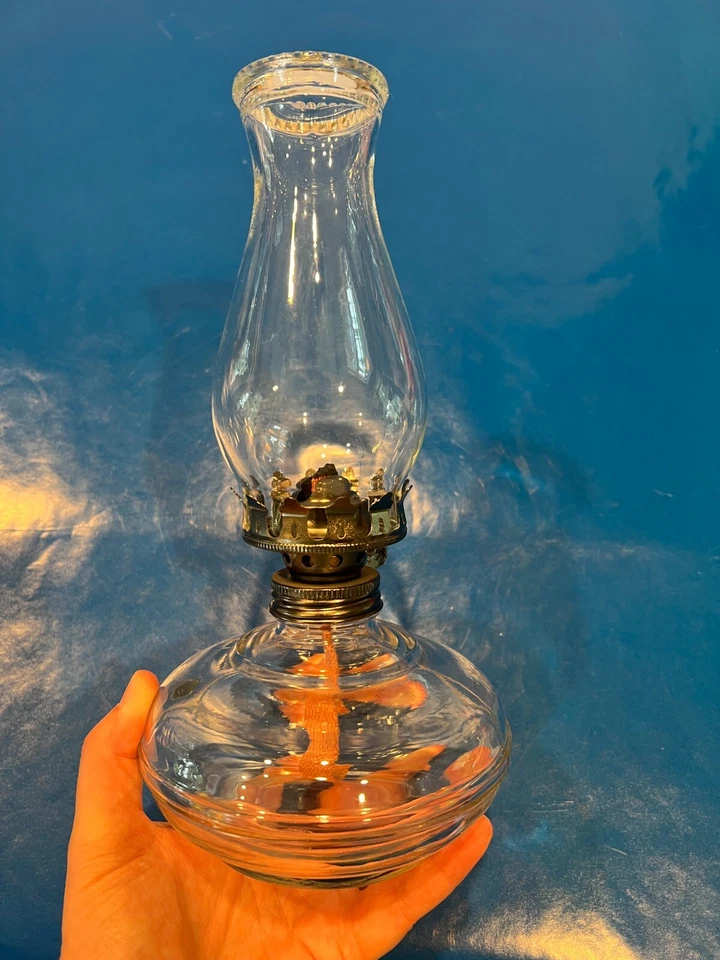 Lámpara de aceite Anchor Hocking lámpara huracán con chimenea 10" de alto vidrio transparente vintage Foto 4 de 4