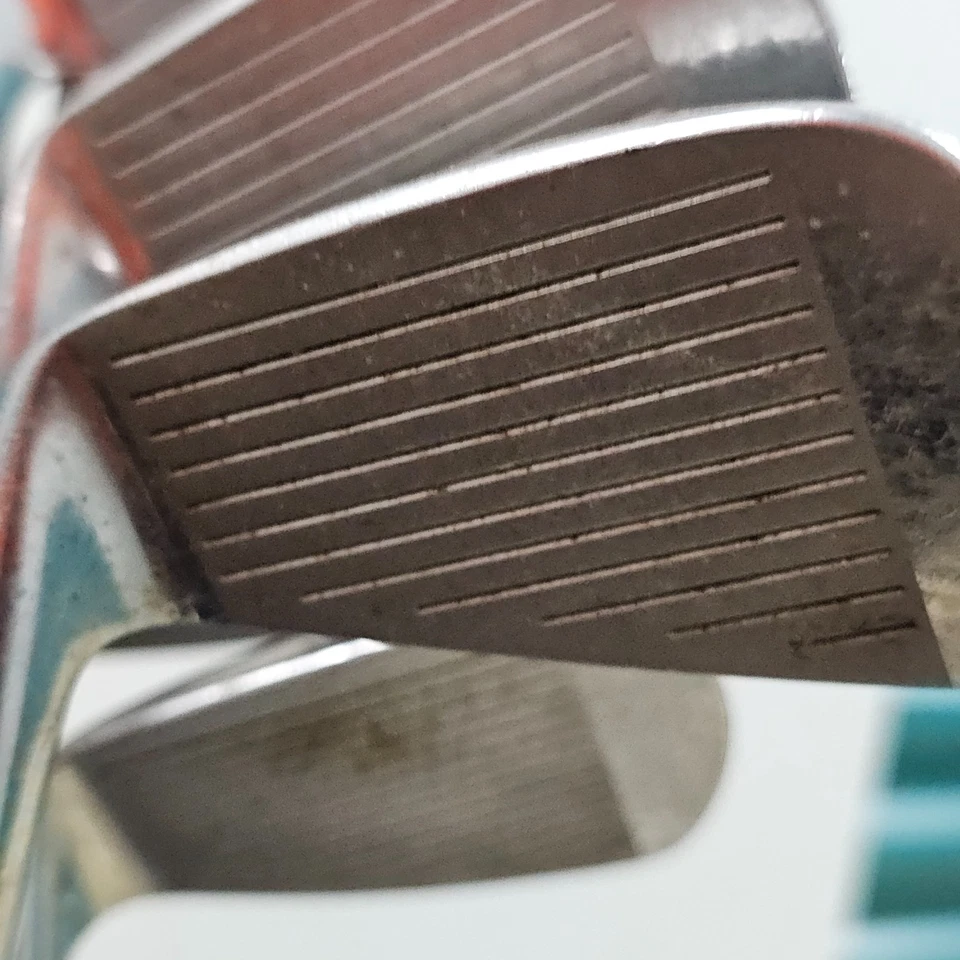 Juego de plancha Precept Tour Premium CB 2-PW, con putter maestro de latón Foto 2 de 4