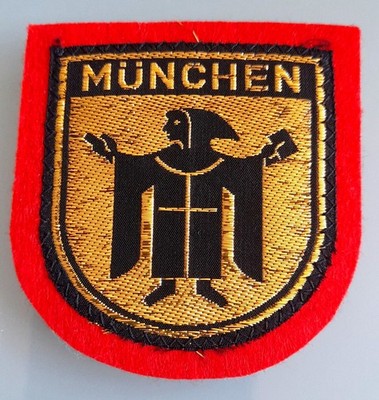 Abzeichen/Patch von MÜNCHEN MÜNCHEN Deutschland es ist gewebt, dann auf roten Filz gelegt