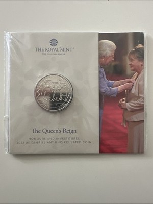 The Queen's Reign Honours and Investitures'' 5-Pfund-Münze The Fountain of Honour
