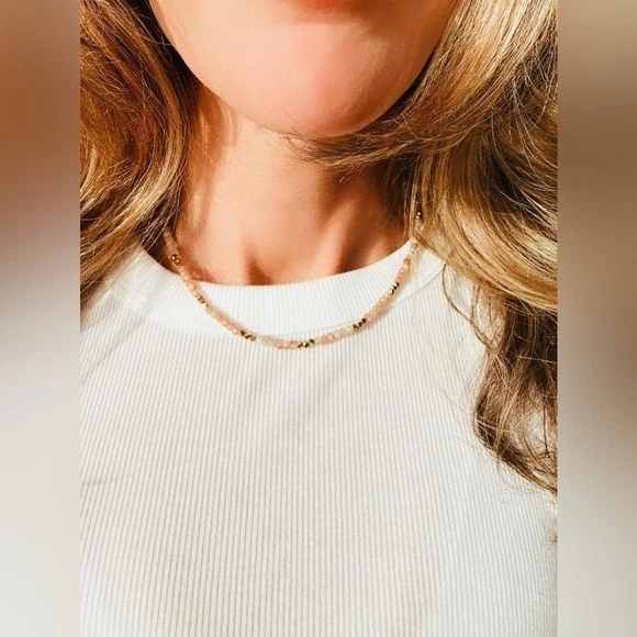 Hermoso collar con cuentas de piedra solar impermeable collar con capas de oro piedras preciosas Foto 3 de 4