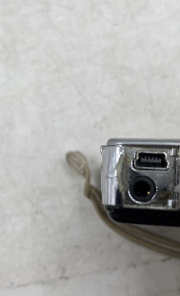 Canon PowerShot SD630 6 Mega Pixel ELPH Digital Camera And Waterproof Case - Image 4 of 4