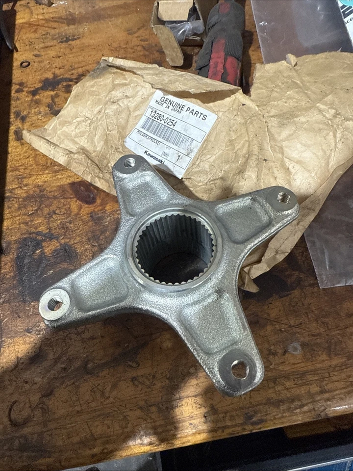 NUEVO SOPORTE DE PIÑÓN KAWASAKI ORIGINAL 2008-2014 KFX450R KFX 450R 13280-0254 Foto 3 de 4