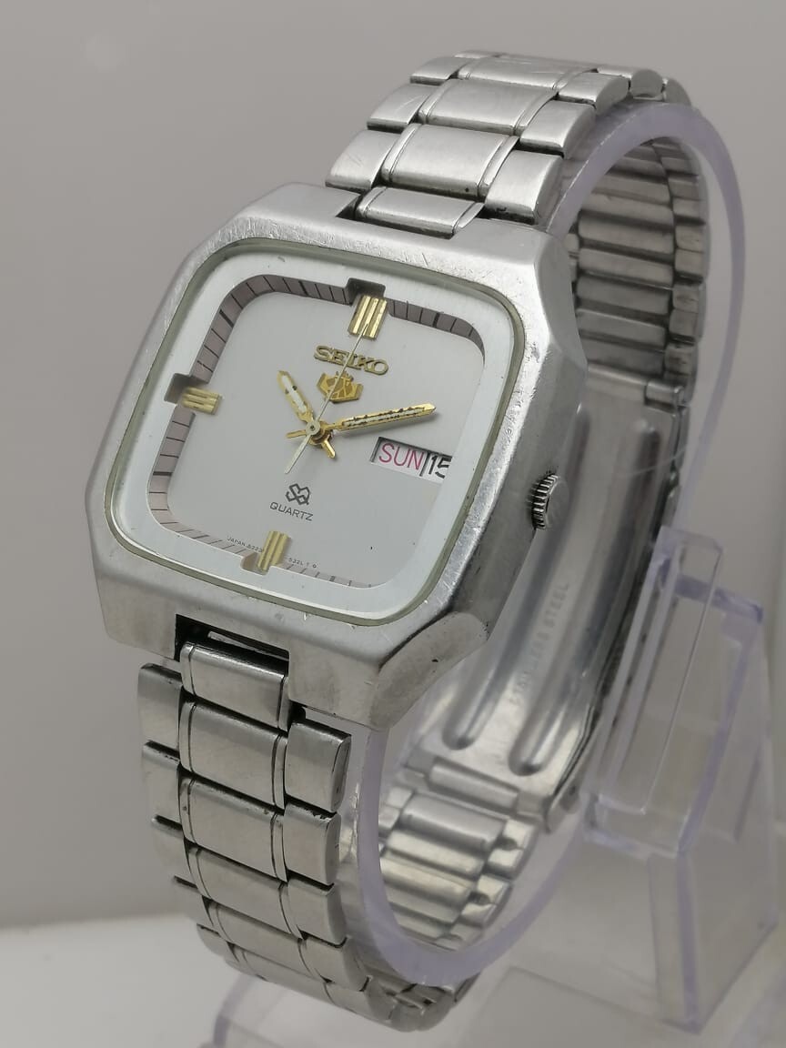 コカトレア Seiko Quartz 8223-525A Day/Date Stainless Steel Vintage