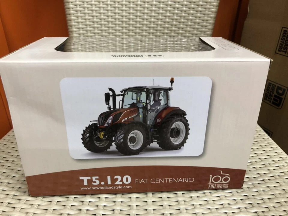 Universal hobbies 1/32 New Holland T5.120 Fiat Centenario Trattori Model UH5362 - Image 3 of 3