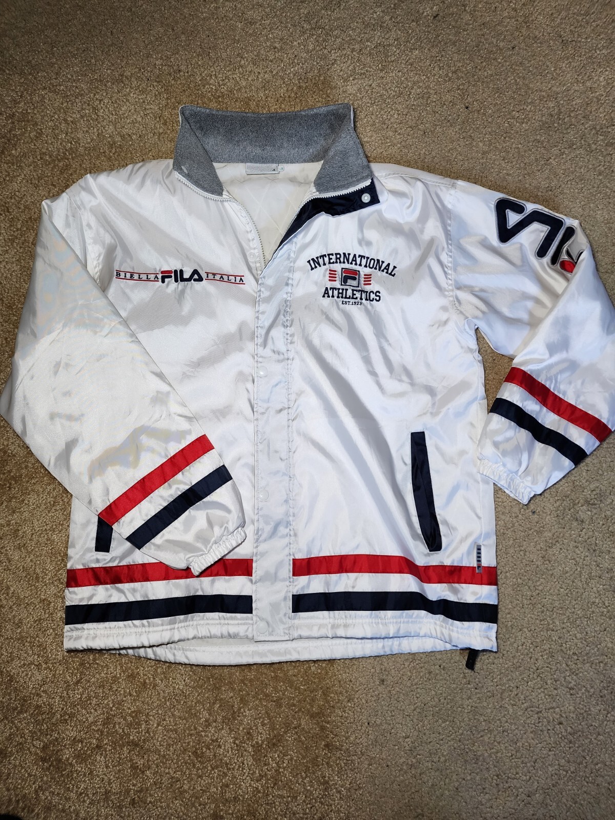Giacca sci vintage Fila BIELLA ITALIA con cappuccio nascondiglio vintage bianca taglia L rara