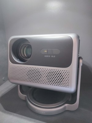 Nova-C40 Beamer Android TV 11.0, Tragbarer Projektor mit 90° Gimbal, 4K Heimkino