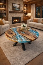 Exklusiver Epoxidharz-Couchtisch Ø 80 cm aus Walnussholz mit blauem Resin