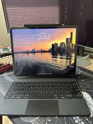 Apple iPad Pro 12.9  (6th Gen) 256GB + Magic Keyboard + Pencil + Folio - Mint