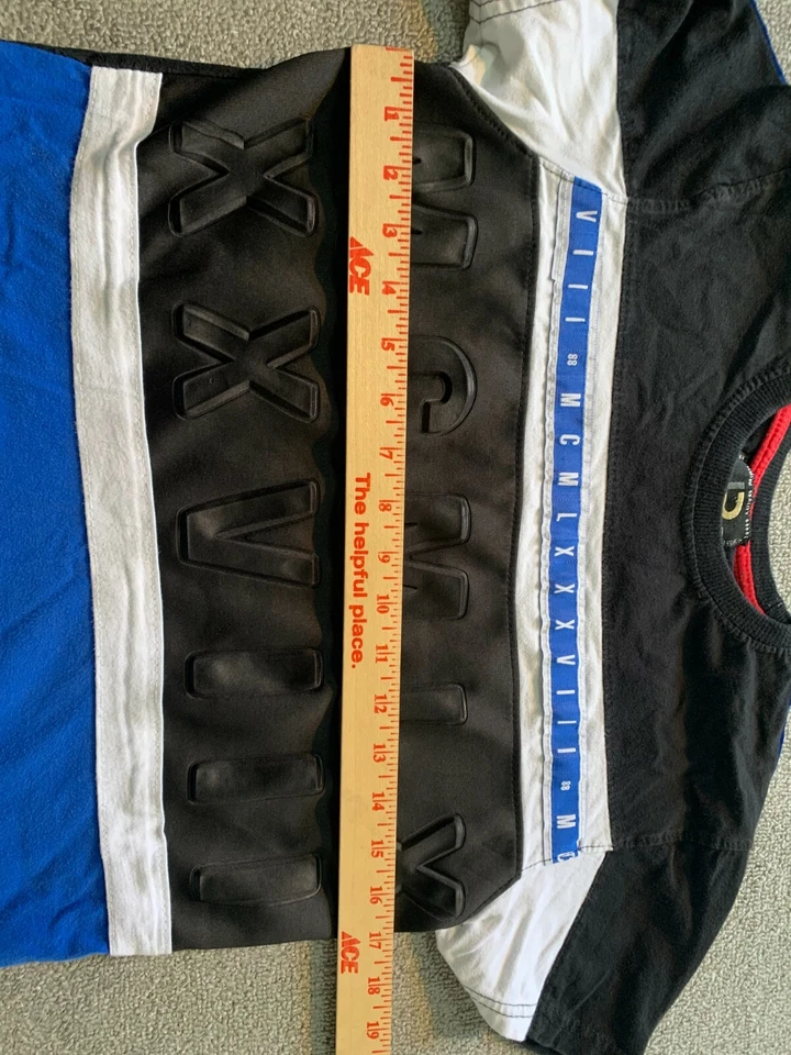 Camisa LR Scoop 34" Pecho Negra Manga Corta Letras Elevadas Foto 4 de 4