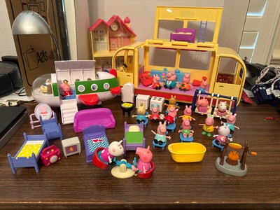 Peppa Pig Lot RV, Airplane, 19 figures, and accessories