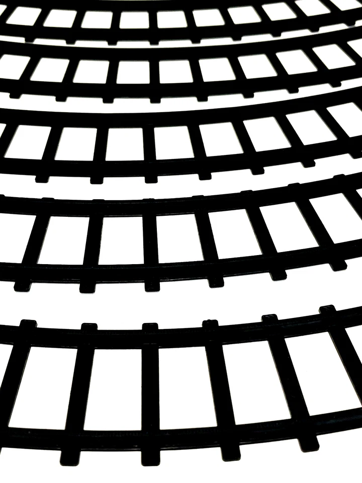 Eztec 8 x Curve Train Tracks - Image 3 of 4