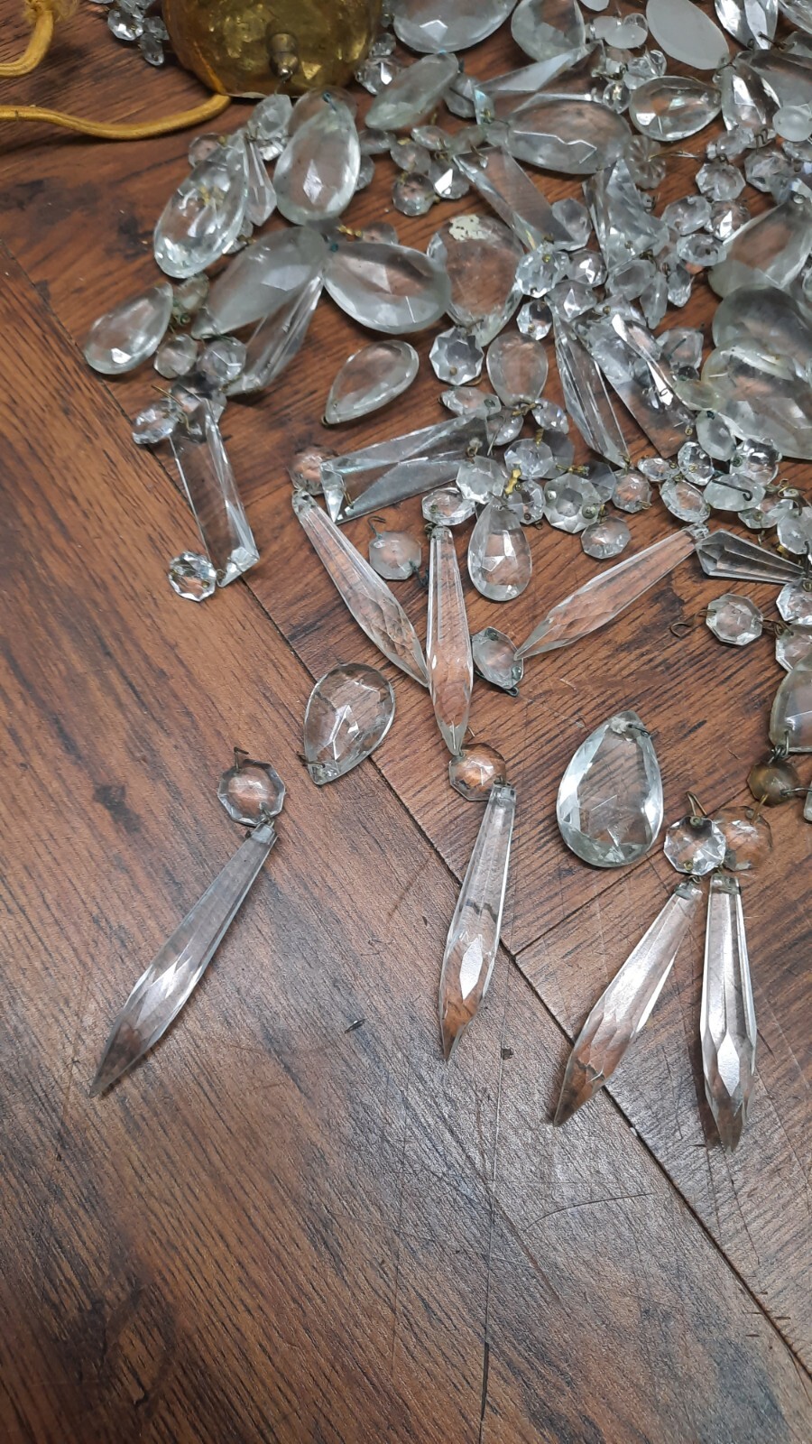 LARGE JOB LOT OF VINTAGE GLASS / CRYSTAL CHANDELIER DROPLETS eBay
