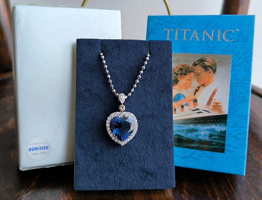 TITANIC ハート型ペンダント Titanic 20th Century Fox Official Heart of the Ocean Necklace Used
