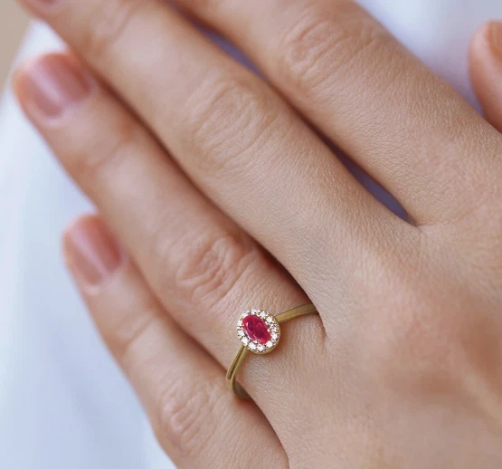 Anillo de compromiso de joyería de oro macizo de 10 k con piedras preciosas de rubí natural tamaño disponible Foto 2 de 4