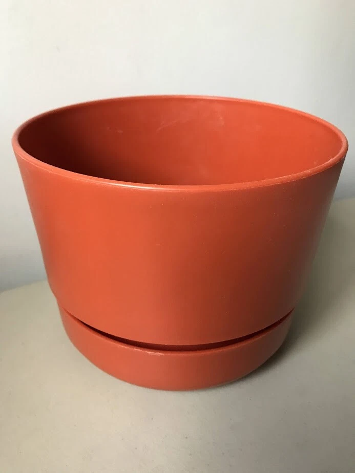 Maceta Rubbermaid con platillo adjunto de plástico naranja Foto 3 de 4