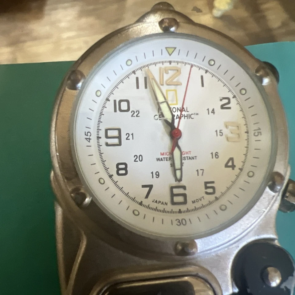 Reloj con clip National Geographic Dakota plateado resistente al agua funciona de acero inoxidable Foto 4 de 4