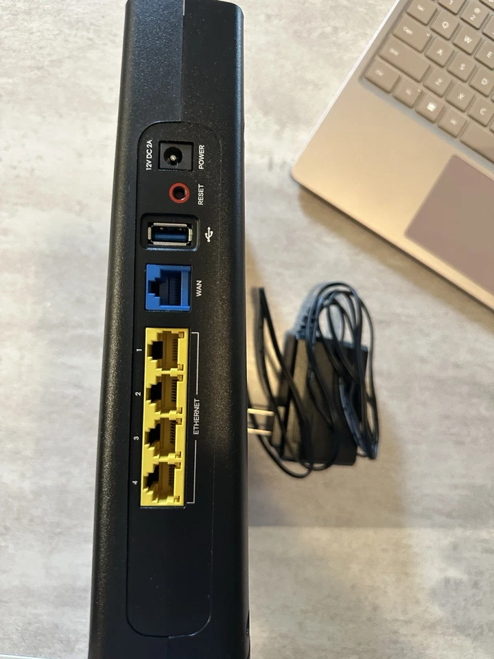 Zyxel EMG6726-B10A Dual-Band Wireless AC/N Gigabit Ethernet Gateway with Cord - Image 3 of 4