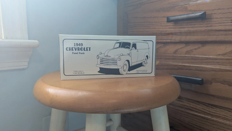 First Gear 1957 International R-200 Global Van Lines furgoneta de mudanza Foto 2 de 3