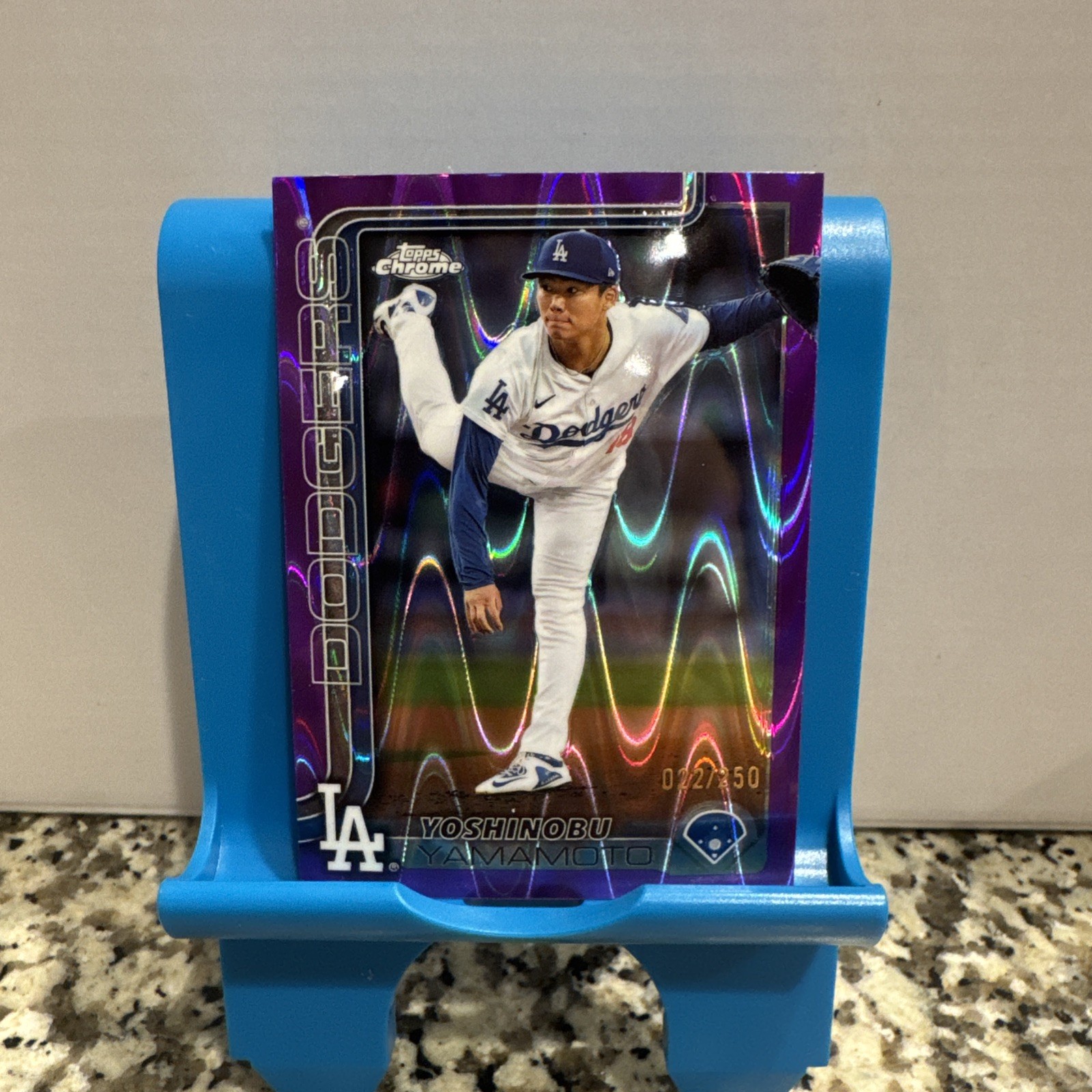 2025 Topps Chrome - Yoshinobu Yamamoto #179 Purple Raywave Refractor /250