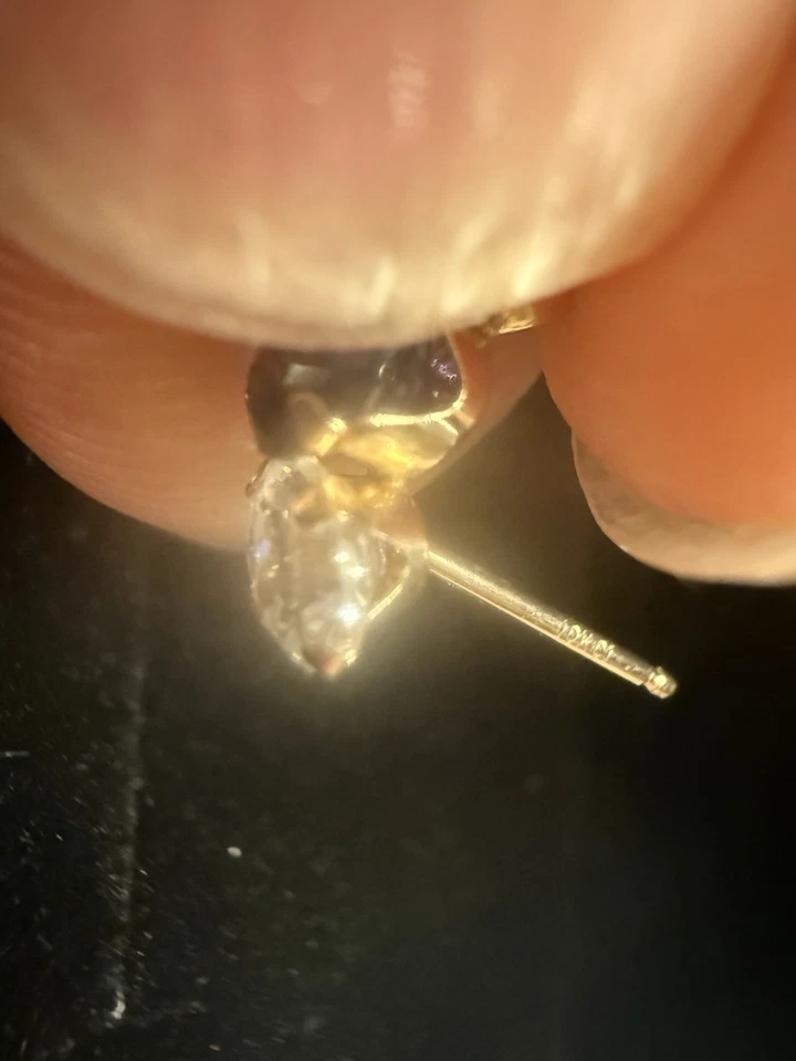 Серьги из чистого золота 10 карат с 3 камнями. Серьги-гвоздики. Желтое золото. - Изображение 3 из 3