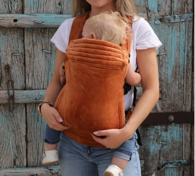 Portabebés de terciopelo de invierno para todas las posiciones - Suave y acogedor | Recién nacido a niño pequeño Foto 2 de 4
