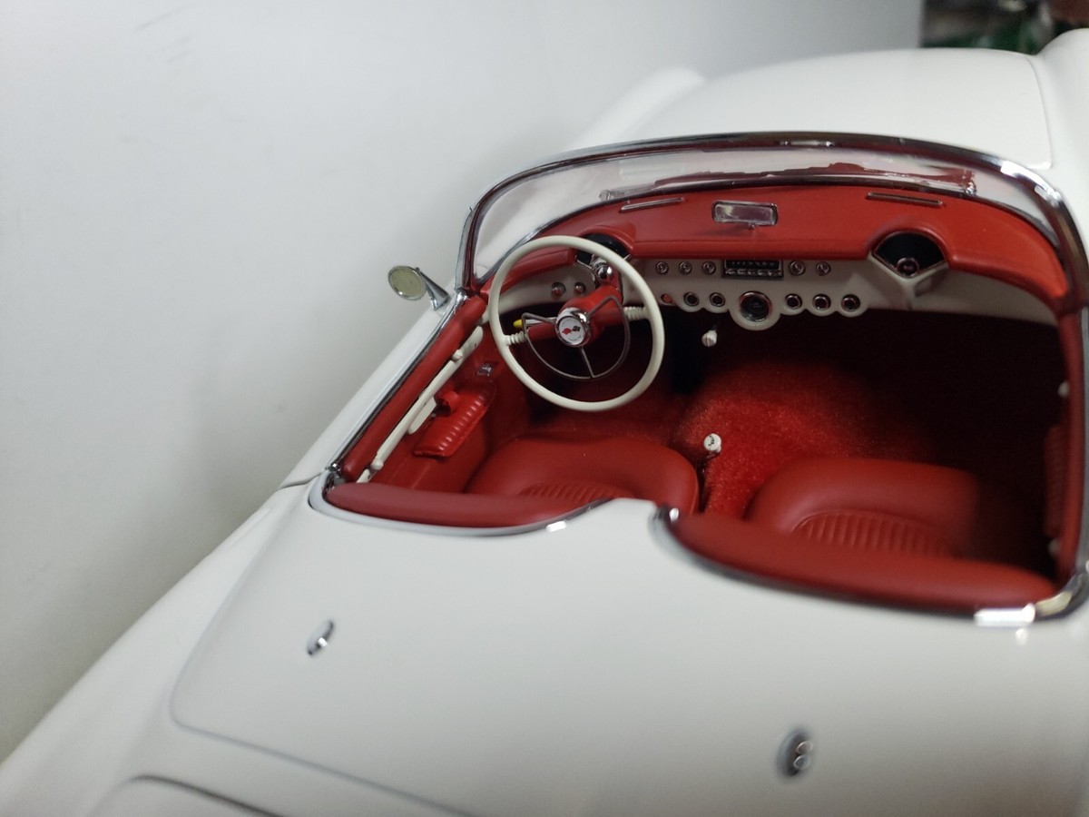 AUTOart 1953 Chevrolet First Corvette 1:18 Model Diecast Metal Car