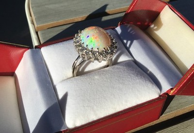 OPAL RING IN WHITE GOLD WITH DIAMONDS