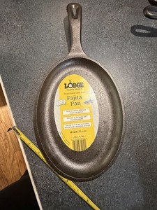 Lodge Fajita Pan LOS3 Cast Iron Oval Serving Griddle Seasoned NEW Cottagecore