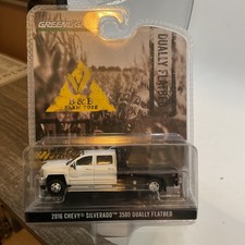 1:64 GreenLight *WHITE & BLACK* 2016 Chevrolet Silverado DUALLY Flatbed *NIP*