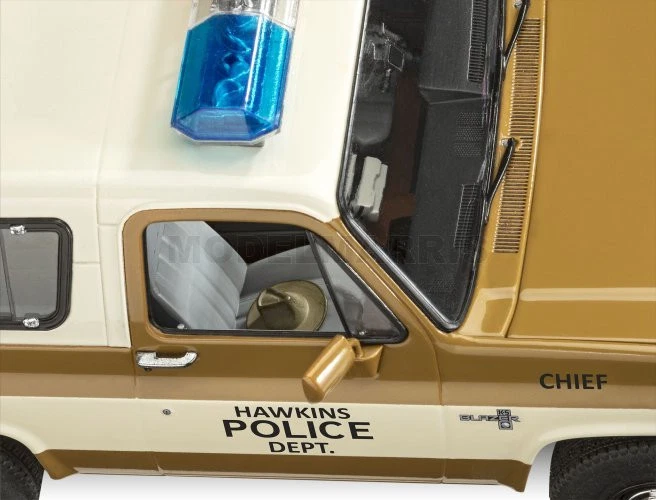 REVELL 07724 1/25 Stranger Things - Jim Hopper's Chevy Blazer K5 - Immagine 3 di 4