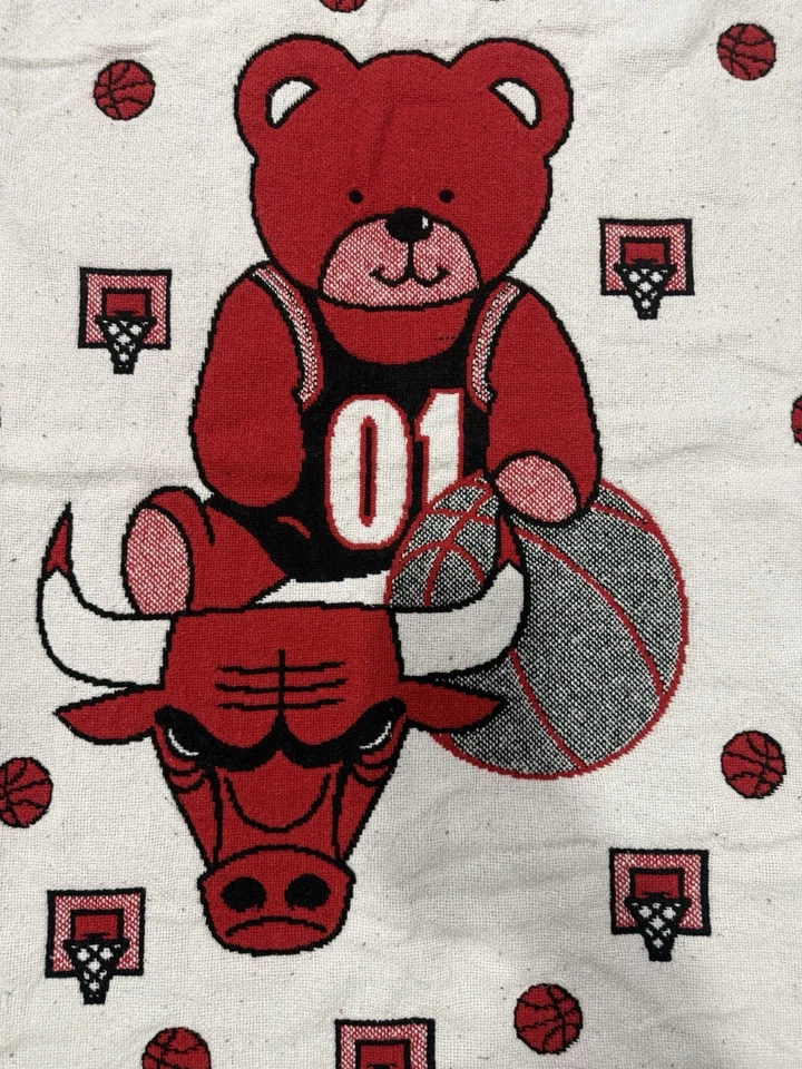 Manta tejida vintage de oso de peluche de los Chicago Bulls roja negra flecos 32x45 Foto 4 de 4