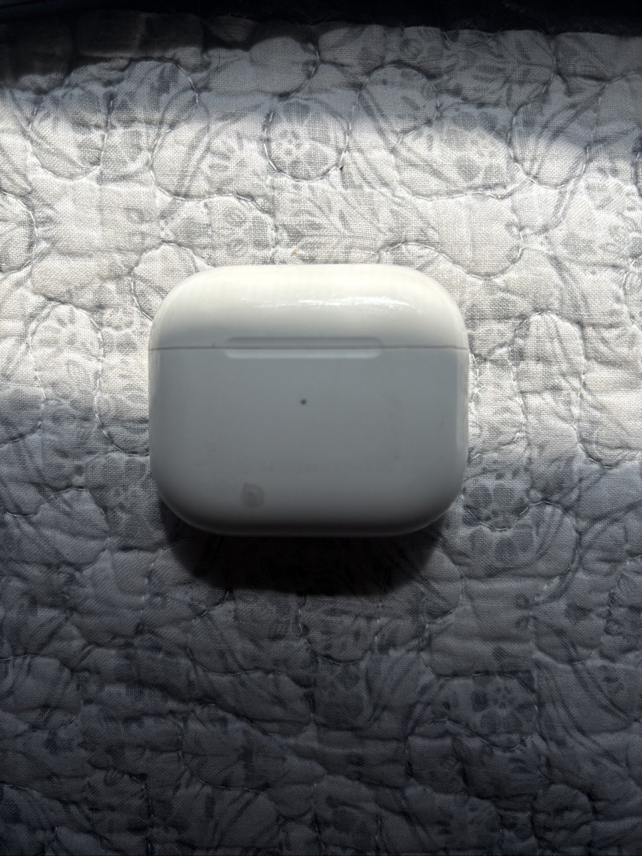 Apple AirPods A2564 3rd Generation (2021) with Charging Case Used