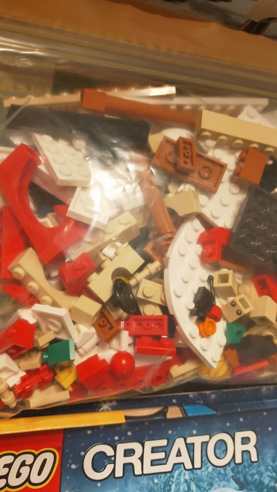 LEGO 10245 Santa's Workshop, photo 2 sur 5