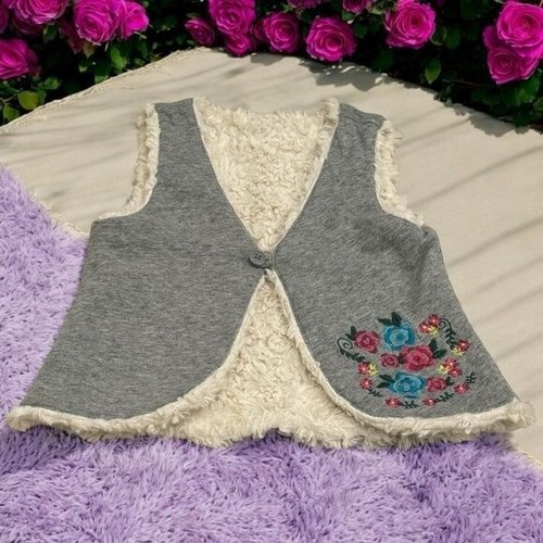 Hanna Andersson Grey Embroidered & White Faux Fur Reversible Vest Girl’s Size 4