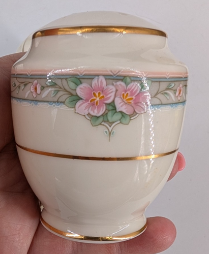 Mikasa fine china - La Rose - Salt and Pepper Shakers PERFECT Free Shipping! - Picture 3 of 7