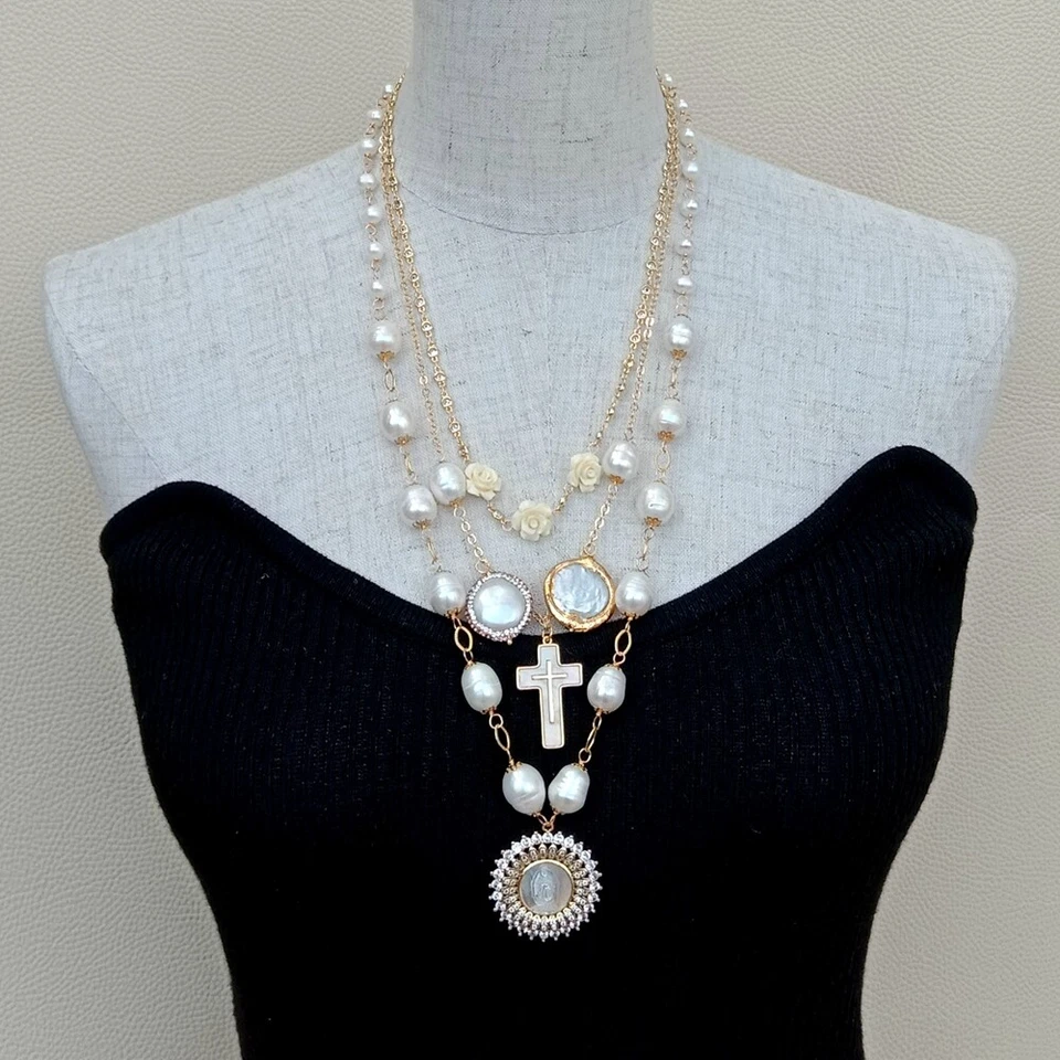 Collar colgante concha de capas de chian chapado en oro con perlas de arroz blanco de agua dulce de 20" Foto 3 de 4